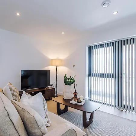 - Penthouse Vibes, Roof Terrace 3 Bed Sleeps 6