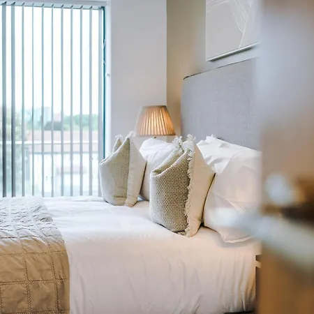 Lejlighed - Penthouse Vibes, Roof Terrace 3 Bed Sleeps 6