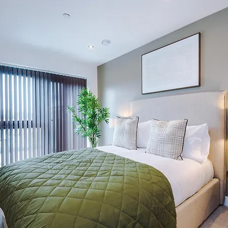 - Penthouse Vibes, Roof Terrace 3 Bed Sleeps 6 * Leeds (West Yorkshire)