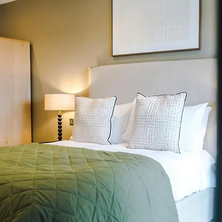 - Penthouse Vibes, Roof Terrace 3 Bed Sleeps 6