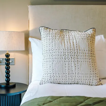 - Penthouse Vibes, Roof Terrace 3 Bed Sleeps 6 * Leeds (West Yorkshire)