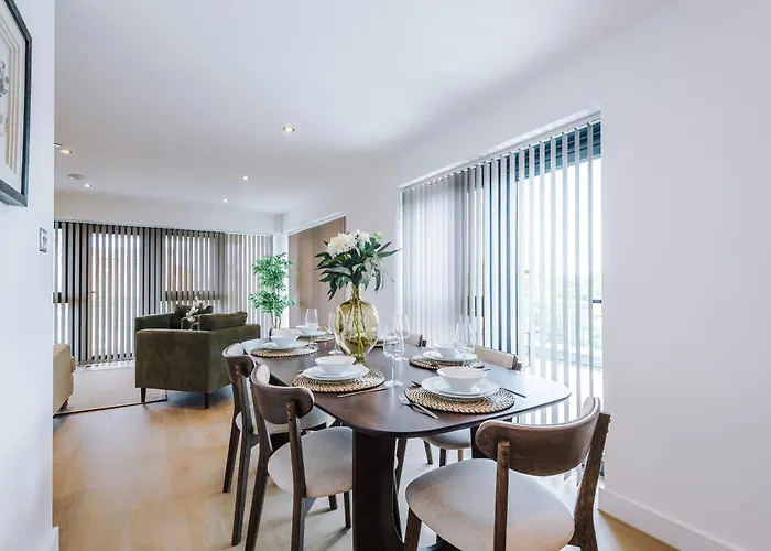 - Penthouse Vibes, Roof Terrace 3 Bed Sleeps 6 Апартаменти *