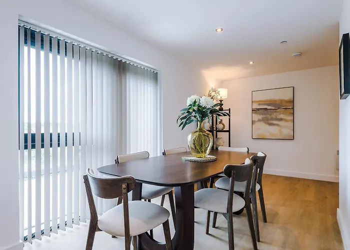 - Penthouse Vibes, Roof Terrace 3 Bed Sleeps 6 Апартаменти Лідс