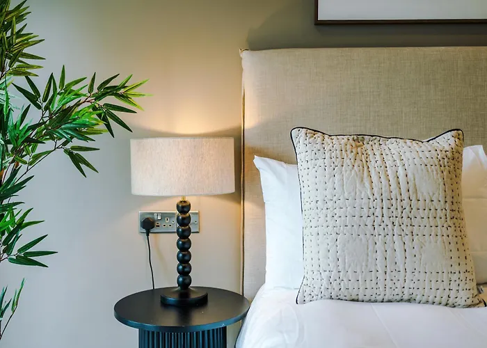 - Penthouse Vibes, Roof Terrace 3 Bed Sleeps 6 Апартаменти Лідс