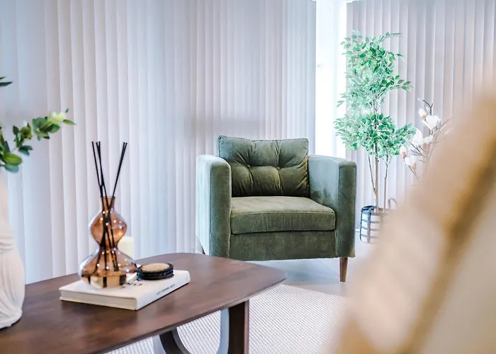 - Penthouse Vibes, Roof Terrace 3 Bed Sleeps 6 Апартаменти *