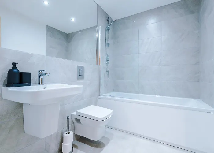 - Penthouse Vibes, Roof Terrace 3 Bed Sleeps 6 Апартаменти