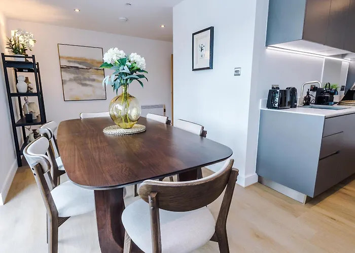 - Penthouse Vibes, Roof Terrace 3 Bed Sleeps 6 * Leeds (West Yorkshire)